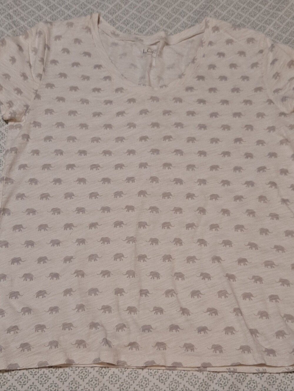 Loft Elephant Print V Neck Tee Sz M